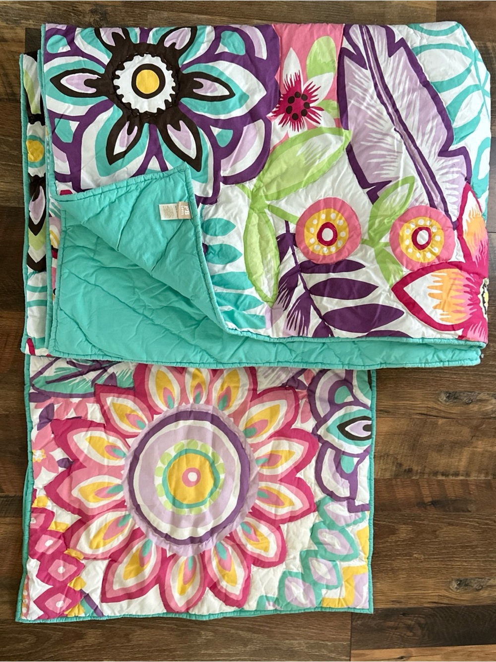PB teen Vibrant Floral Quilt set twin size in Teal and Multicolor floral